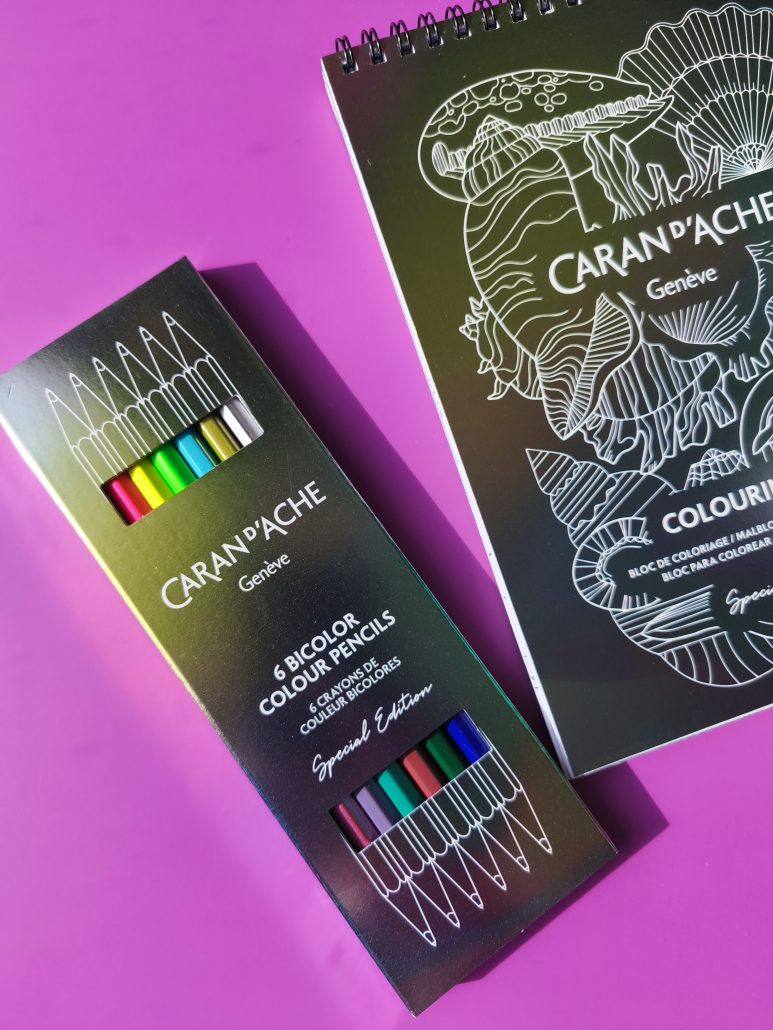 Carnet Carand'ache et son set de 6 crayons de couleurs bicolores
